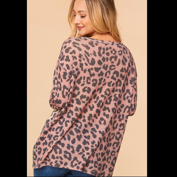 Boutique Animal Print Color Block V Neck Top - Picture 3 of 9